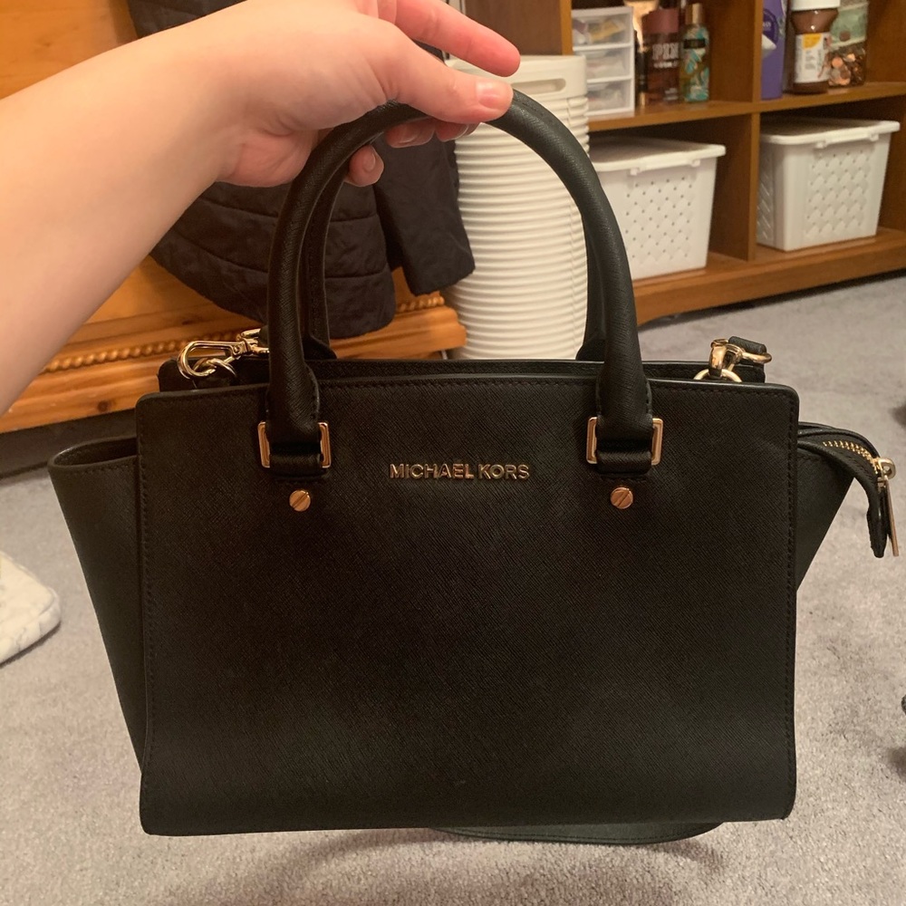 Michael Kors Selma Medium Crossbody Purse